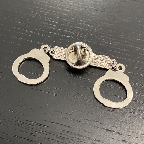 NWOT Alcatraz Prison Island Pin with Handcuffs - Picture 3 of 4